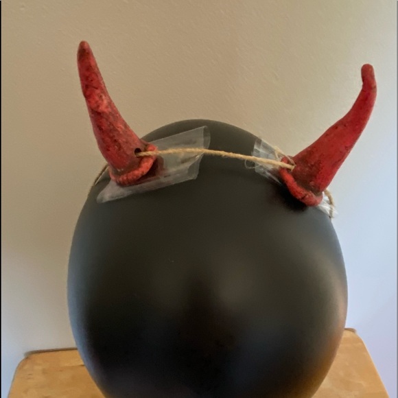 Porcelain devil horns with twine. Renaissance fair attire. - Picture 3 of 7
